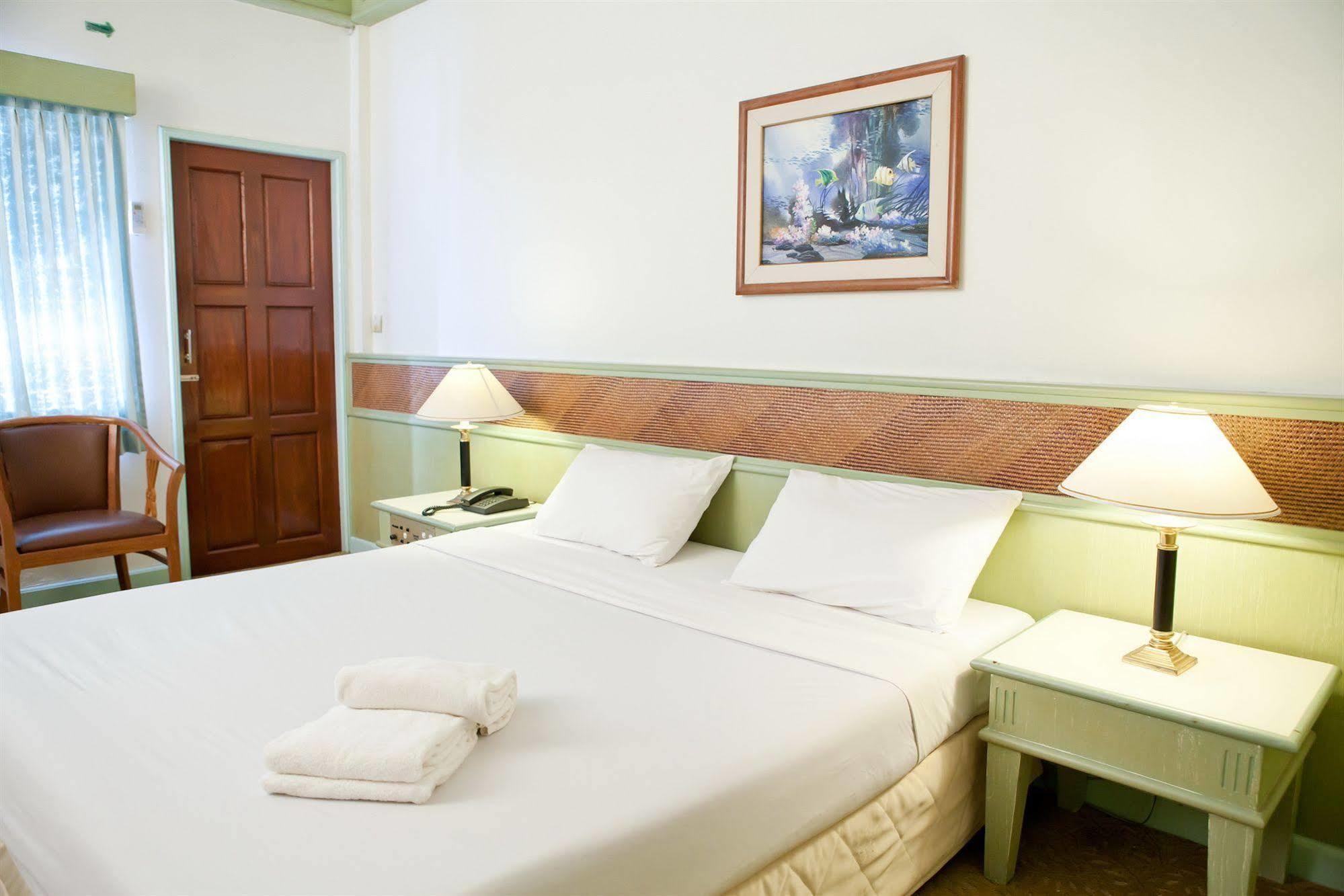Tanyong Hotel Narathiwat Exterior photo